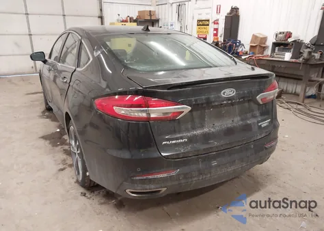 2020 Ford Fusion Titanium z USA, uszkodzony, nr VIN 3FA6P0D97LR192011